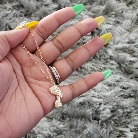 Nefertiti Egyptian Gold Tone Necklace D12 - Picture 2 of 3